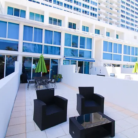 Castle Th16 Beachfront Townhouse With Private Patio, Direct Beach Access, Pool, Tennis & Free Parking!-3