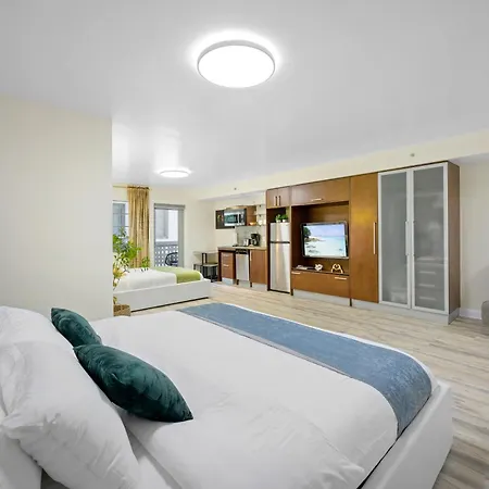 Ocean Drive Apartments With Rooftop Pool, South Beach, Miami-2