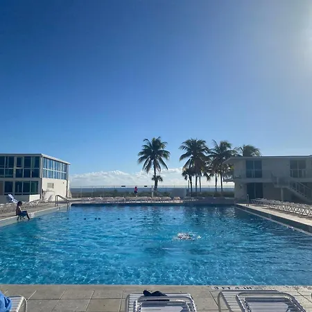 Large Luxurious Direct Ocean Front Penthouse Or Deluxe 1 Bedroom Ocean Front Condo-Beach Access- Free Parking- Remodeled-3