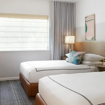 Kimpton Surfcomber Hotel By Ihg-2