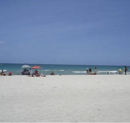 Miami Beachfront With Pool Wifi & Cheap Parking-2