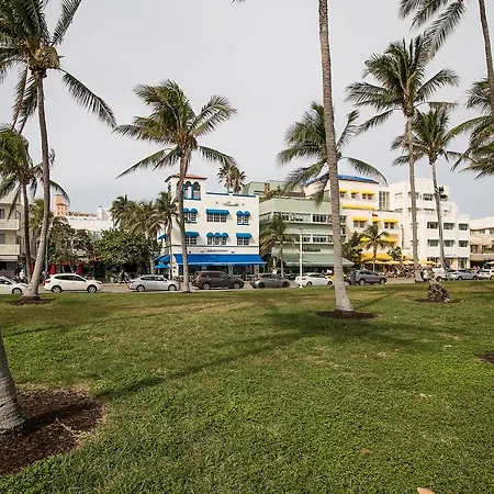 Two Bedroom Two Bath Apartment 2 Block To Beach-2