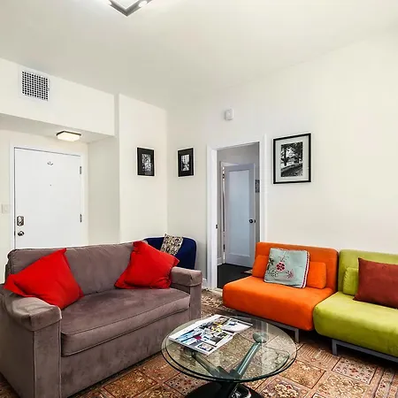 Two Bedroom Two Bath Apartment 2 Block To Beach-3