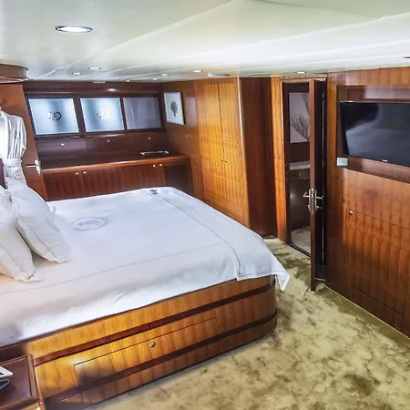 Miami Beach Luxury Yacht Charters-3
