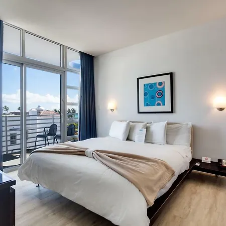 Suites At Congress Ocean Drive-2