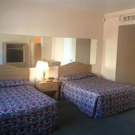 Collins Avenue Hostel-2