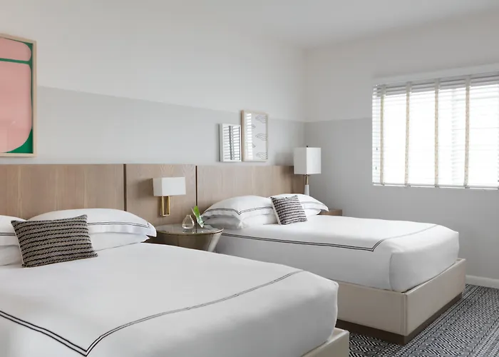Kimpton Surfcomber Hotel By Ihg Miami Beach